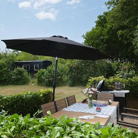 Hébergement de vacances Stunning In With 4 Bedrooms And Wifi *