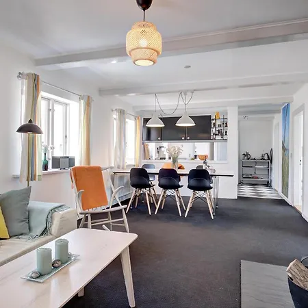 Hébergement de vacances Stunning In With 4 Bedrooms And Wifi *